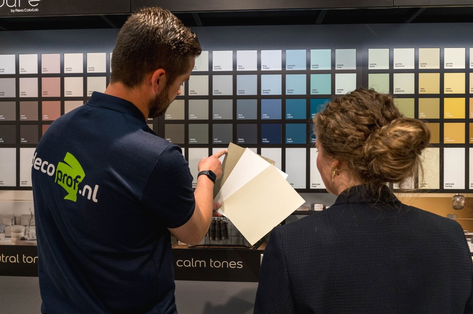 Kleuren bekijken in de winkel